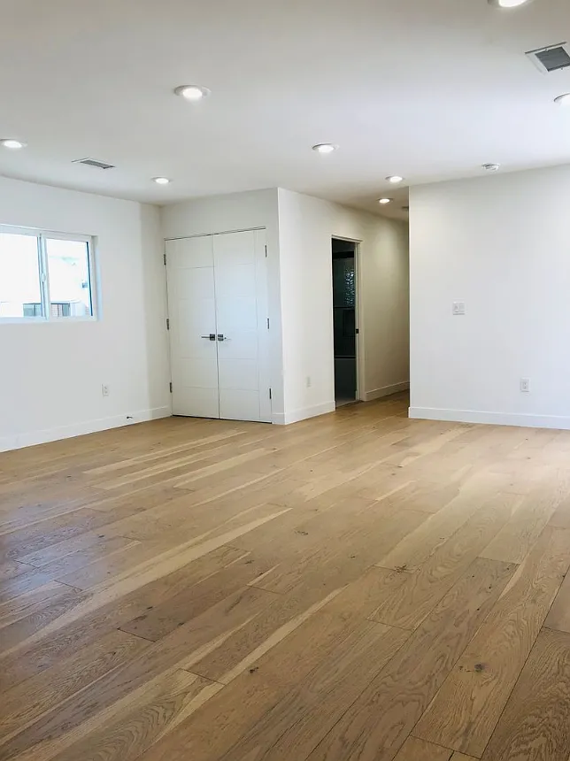 2 bed, 1000 sqft, $3,900 — Photo 3