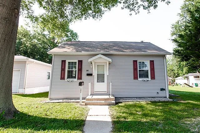 920 W State St photo 1