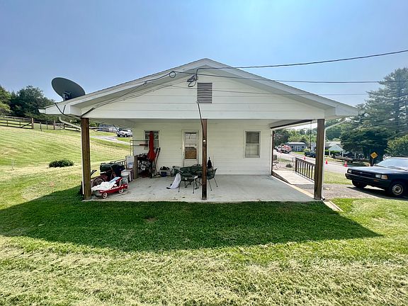 3rd image of 709 McCorkle Dr