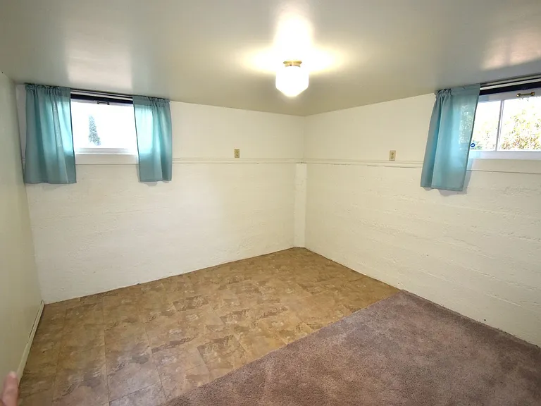 586 Grove St — Photo 30