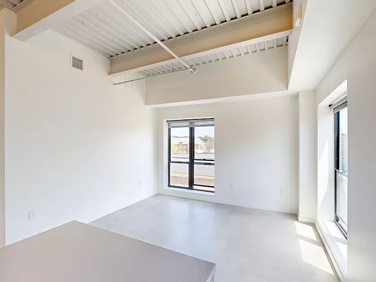418 East Grand — Photo 76