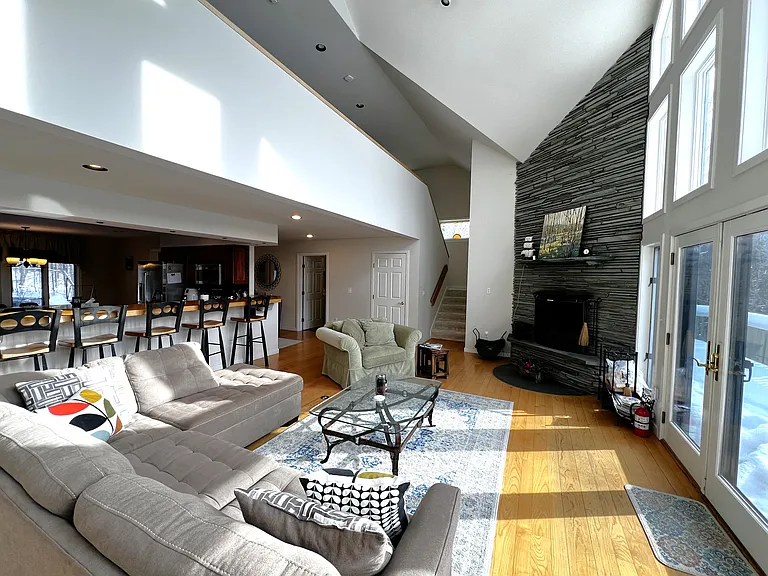 363 Gilcrist Rd — Photo 5