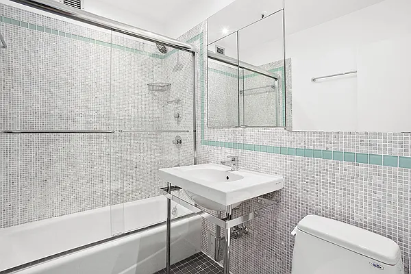 Sold by The SIMPLE Real Estate Co | media 10