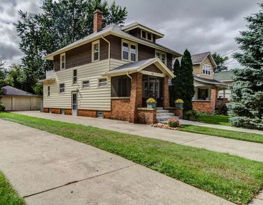 242 Knapp St NE, Grand Rapids, MI, 49505