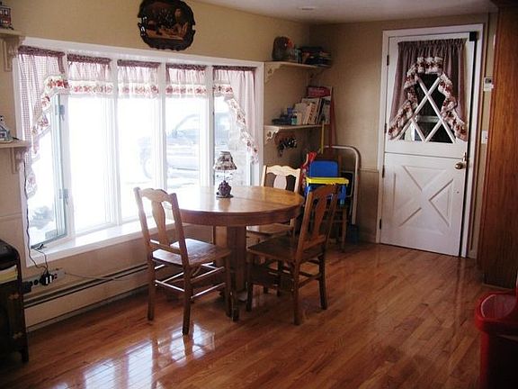 Dining Room Combo w/Kitchen