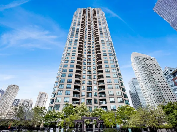 400 N La Salle Dr APT 2909, Chicago, IL 60654