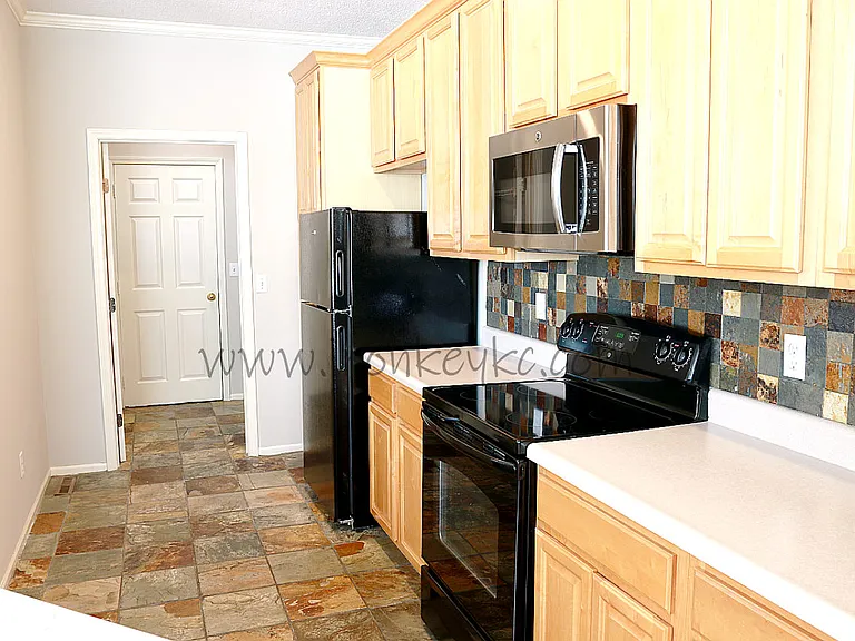 9221 Boehm Dr — Photo 8