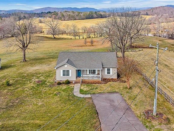 3rd image of 155 Jays Meadow Ln