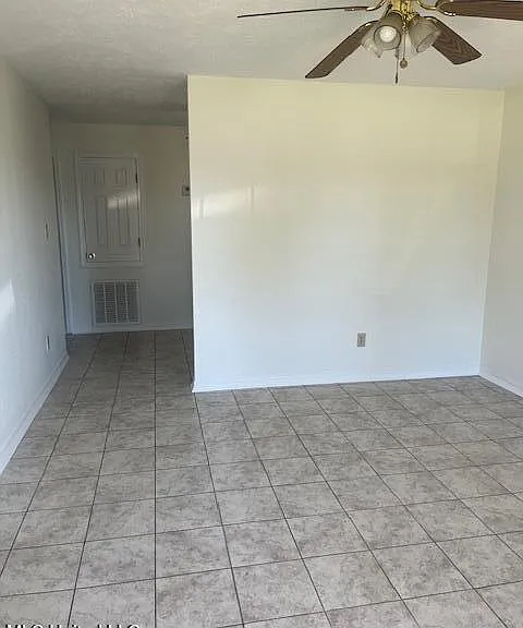 1000 Lucas Ln — Photo 9