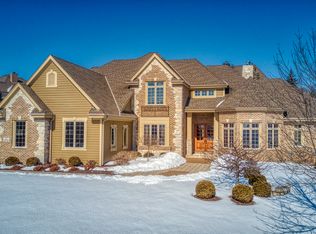 N52W21378 Golfview Dr, Menomonee Falls, WI 53051