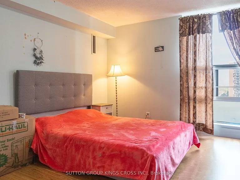 25 Kensington Rd #1007 — Photo 13