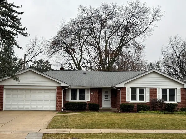 645 S Loomis St, Naperville, IL 60540
