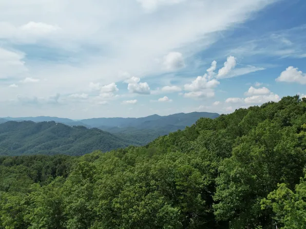118 E Settlers View Ln, Sevierville, TN 37862