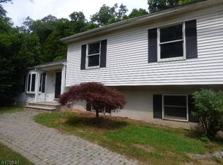 14 River View Dr, Hardwick, NJ 07825