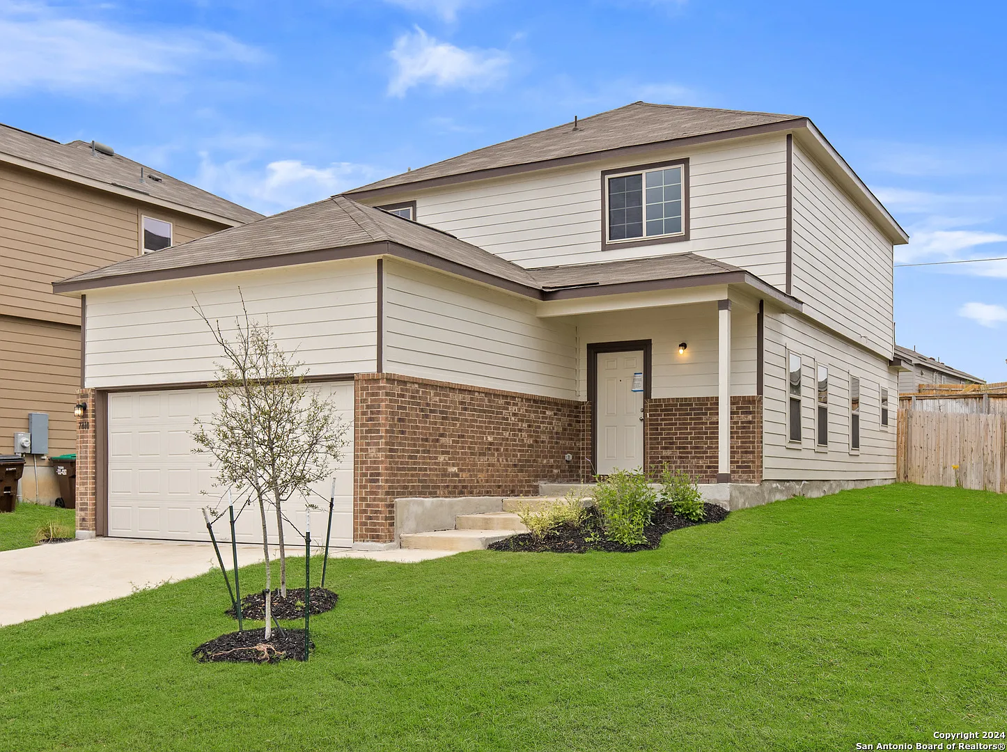 4 bed, 2039 sqft, $2,200 — Photo 2
