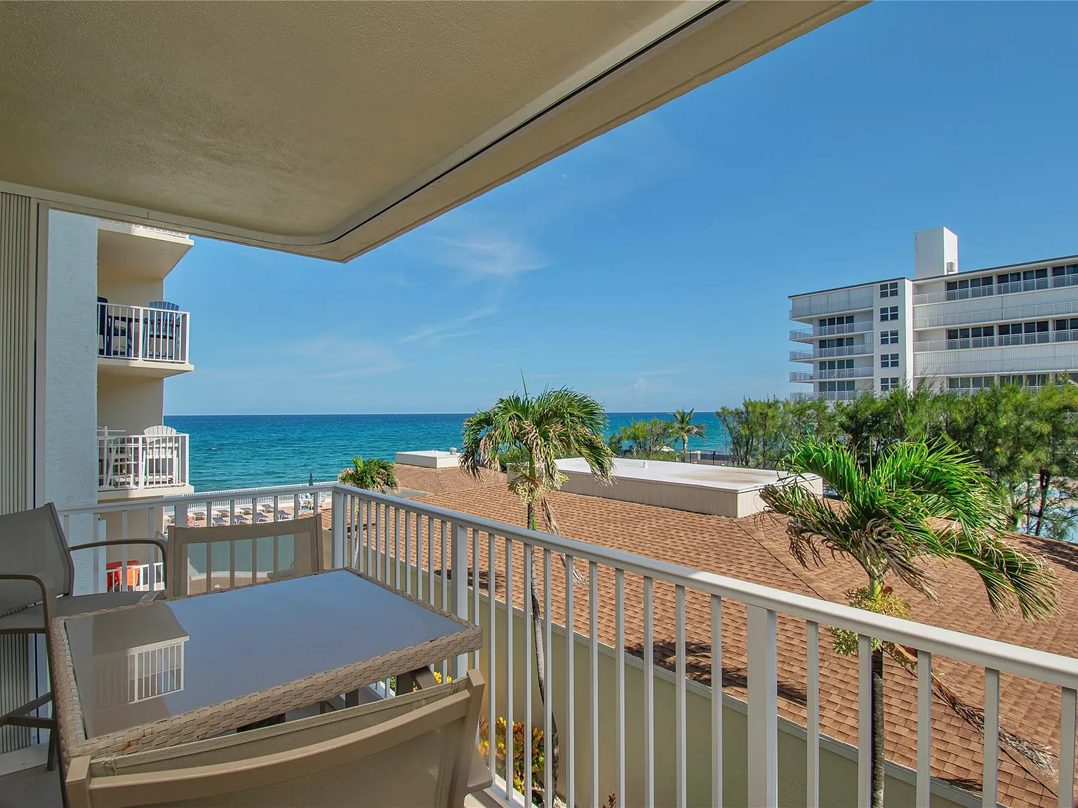 2 bed, 2.0 bath, 983 sqft, $2,700 — Photo 3