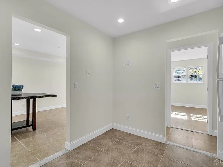 134 College Dr — Photo 5