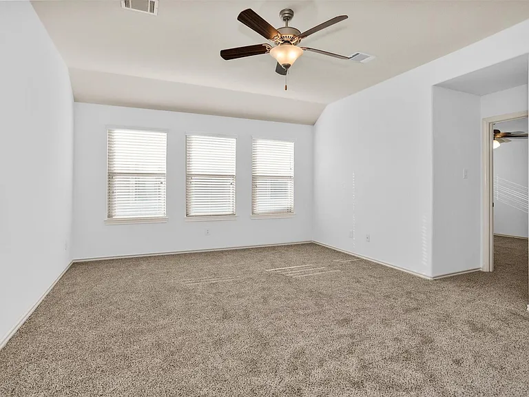 2730 Donellan Dr — Photo 20