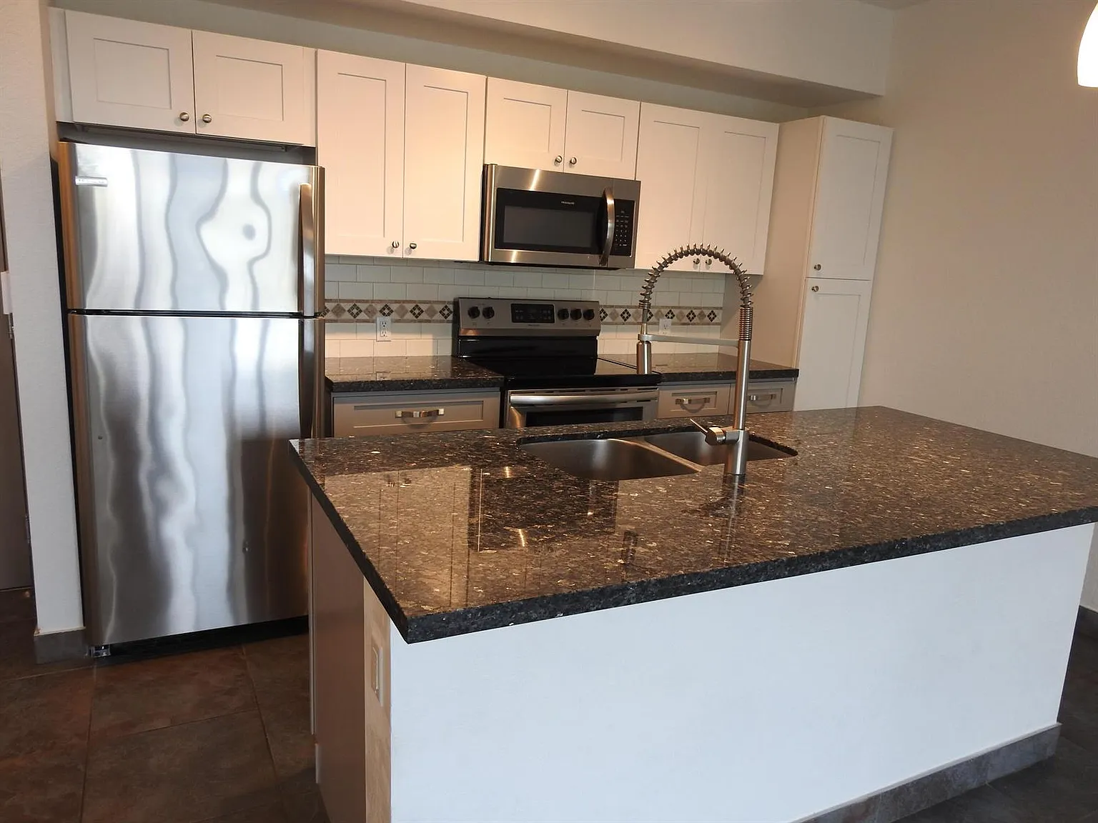 $2,650 1550 NE 34th Ct — Photo 4