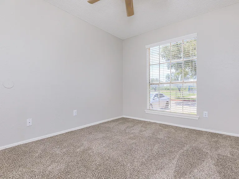 Bel Air Creekside — Photo 51