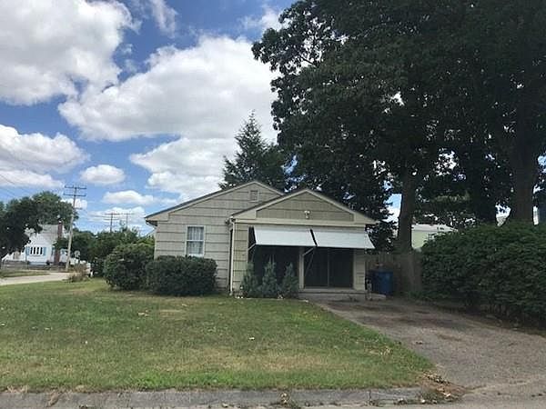 2nd image of 148 Lambert St