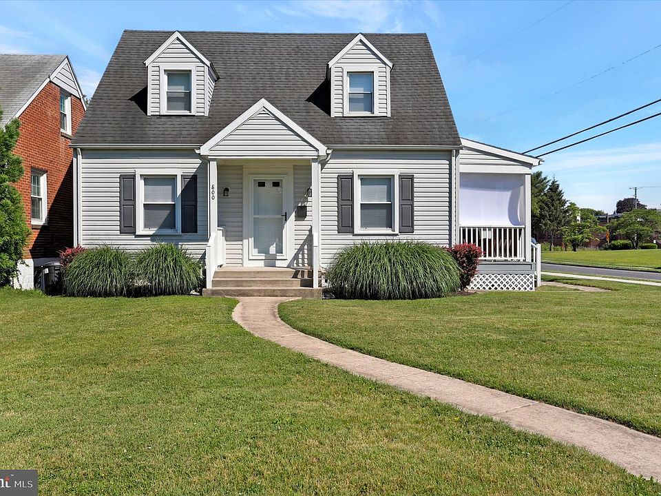 1st image of 800 Woodland Way