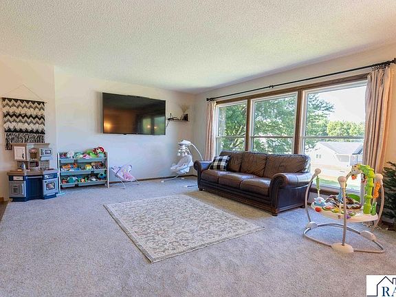5th image of 207 Maple Ave SW