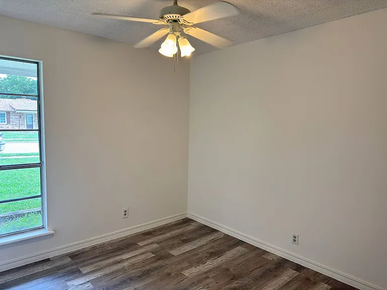 5507 Hooper Dr — Photo 17