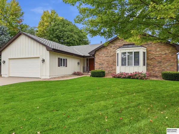 2232 Park Place Dr, Fremont, NE 68025