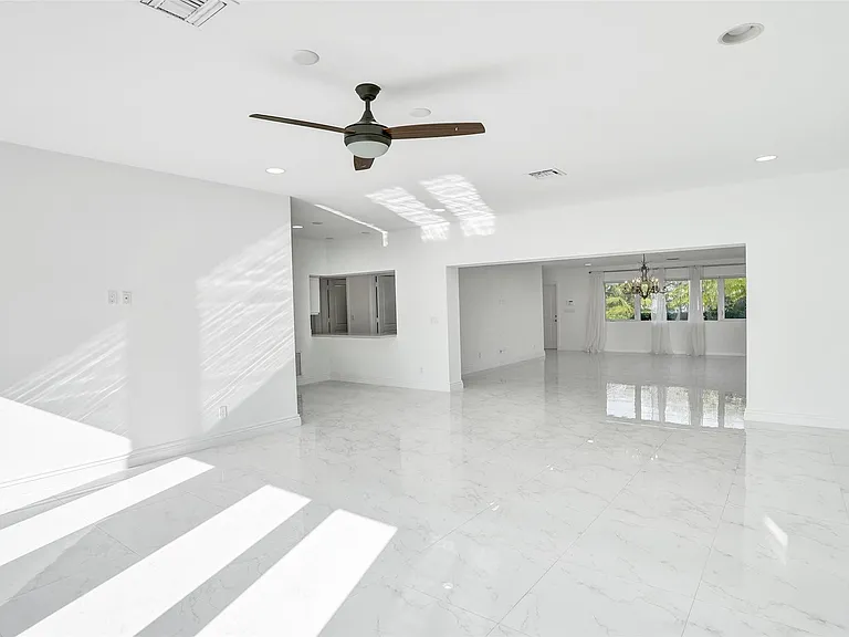 26 Cayuga Rd — Photo 13