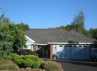 994 S Shasta Ave, Eagle Point, OR 97524