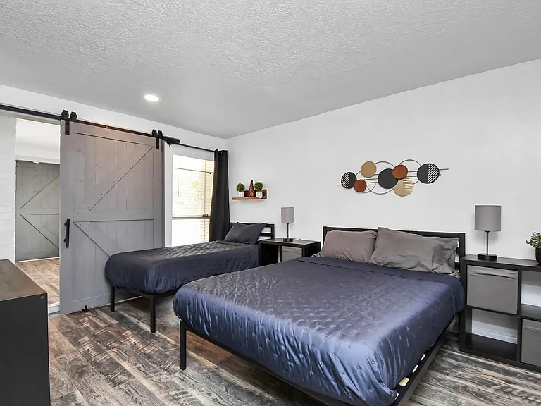 15711 Creekhaven Dr — Photo 32