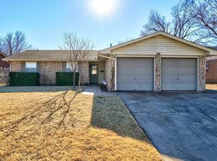 5716 NW Cedarwood Dr, Lawton, OK 73505