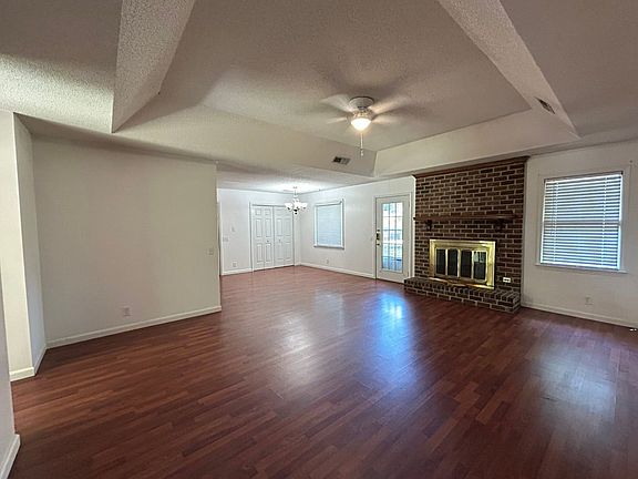 3rd image of 1310 Crowndale Dr