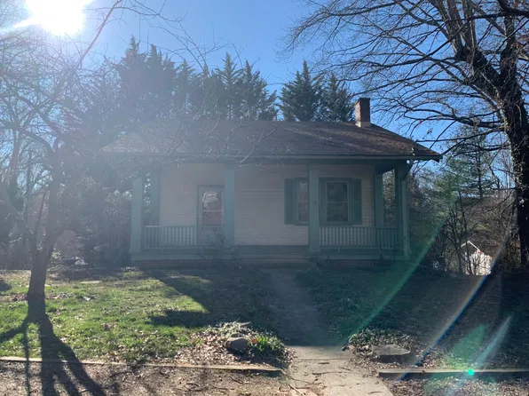 19 Sayles Rd, Asheville, NC 28803