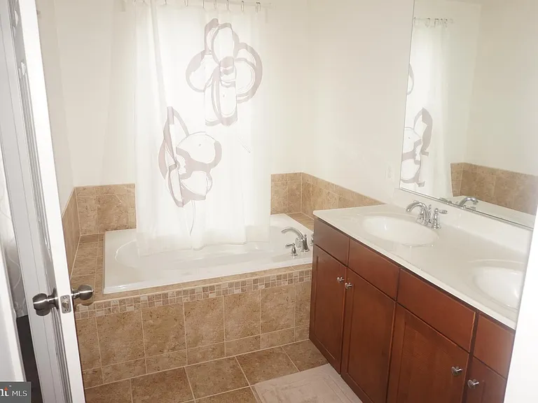 42281 Canary Grass Sq — Photo 35