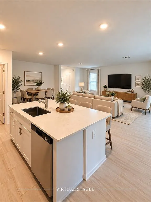 5 bed, 2.5 bath, 2215 sqft, $2,800 — Photo 4