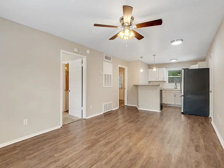 Broadmoor Apartments — Photo 22