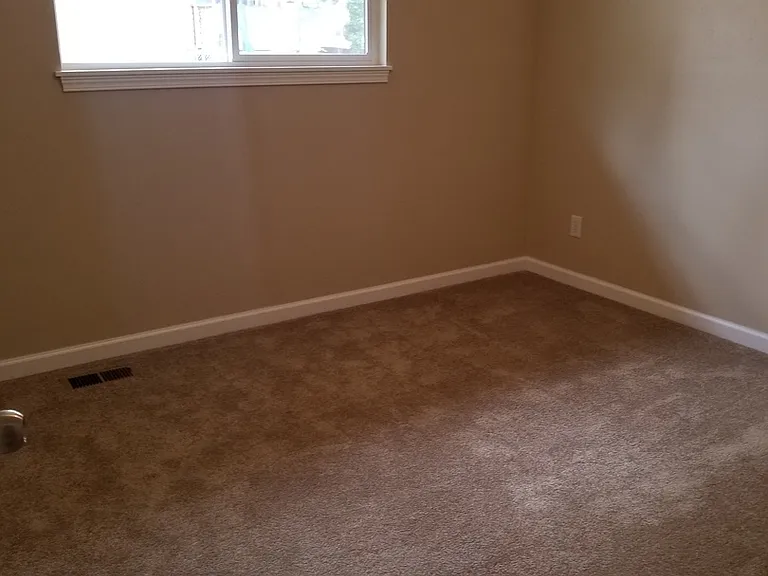 Spacious & Updated 3 bedrooms +large rec room 2 baths, landscaped — Photo 7