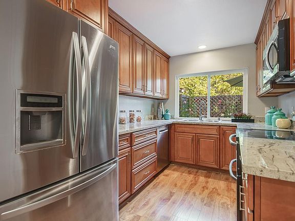 3rd image of 10116 Lamplighter Sq