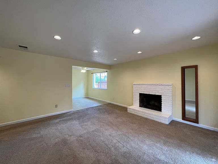 575 Bonnie Ave — Photo 15