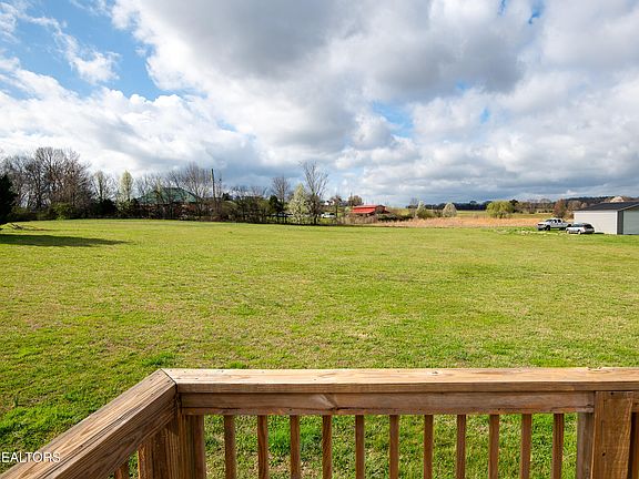 4th image of 935 Oakland Rd