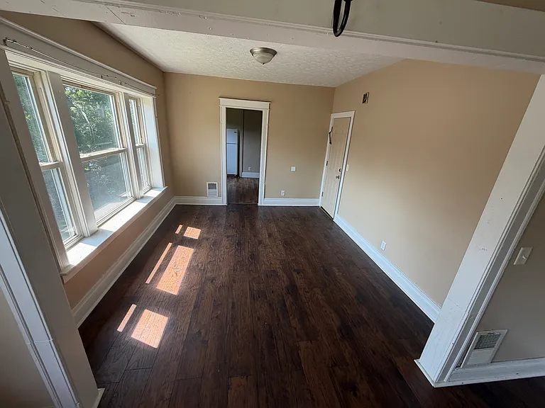 739 Genesee St #4 — Photo 8