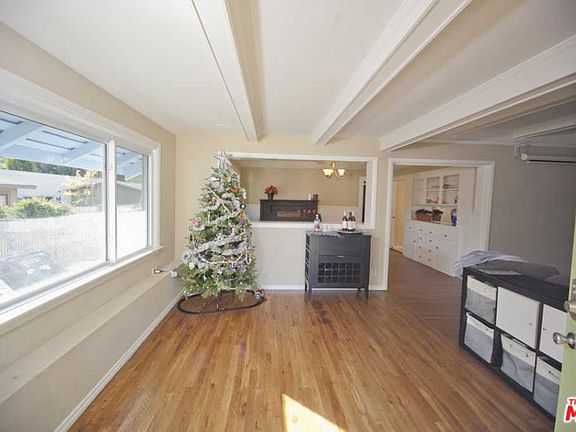 2nd image of 4993 Vincent Ave
