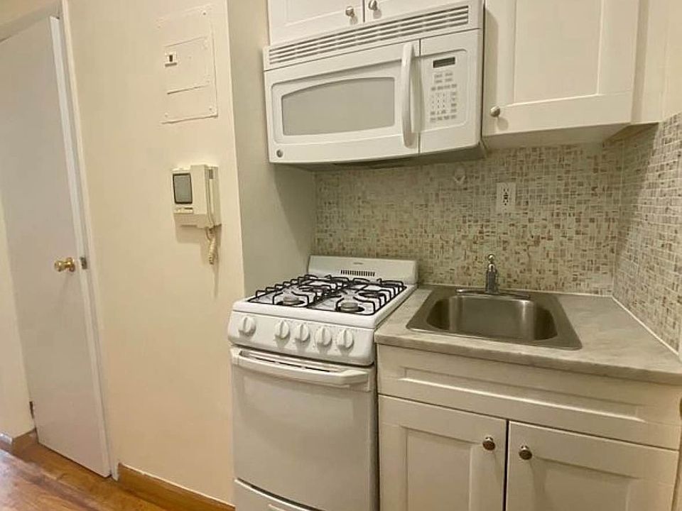 2nd image of 405 E 69th St APT 4C