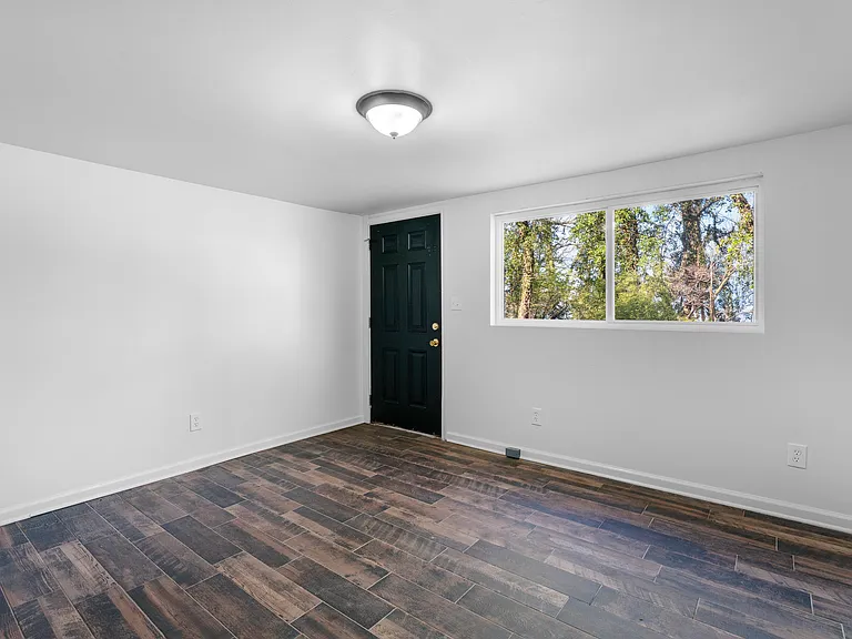 515 W Holly St — Photo 14