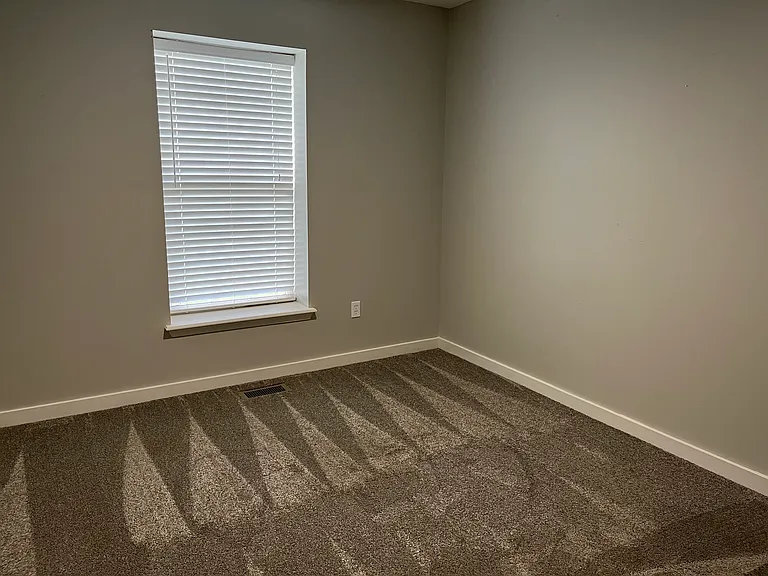 305 W McKinley Ln — Photo 5