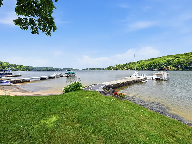 11 Cedar Dr — Photo 42