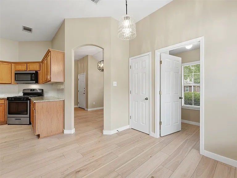 1004 Downridge Dr — Photo 5