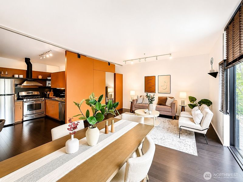 2nd image of 1111 E Pike Street #303